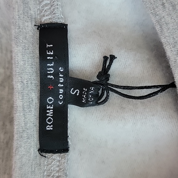 ROMEO&JULIET COUTURE SWEATSHIRT/ S. - Picture 3 of 10